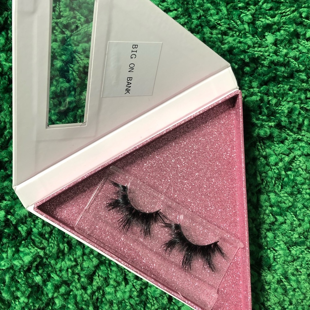 Big on Bank- BIG ON BANK lashes